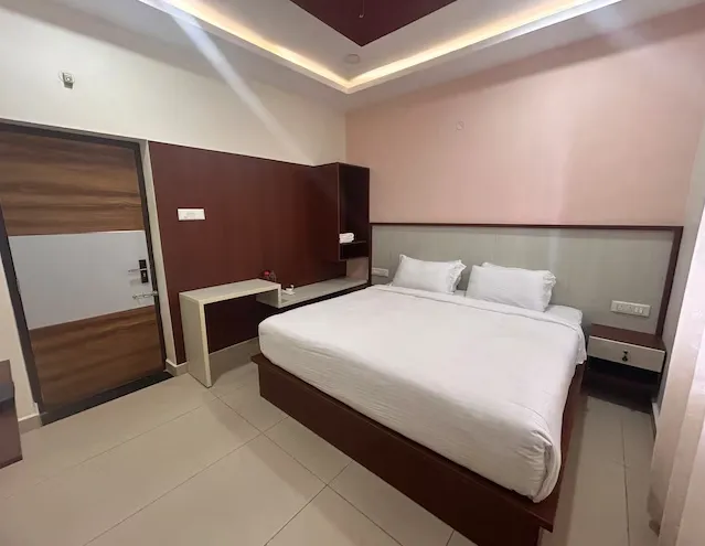 Standard room at Rio Grande Retreat Kodaikanal with double bed and wooden furnishings