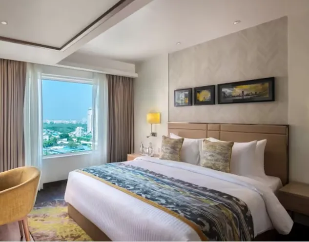 Royal-Hometel-Suites-Dahisar-suite-double-room-largebed