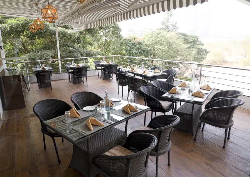 Royal-Orchid-Golden-Suite-Pune-dining