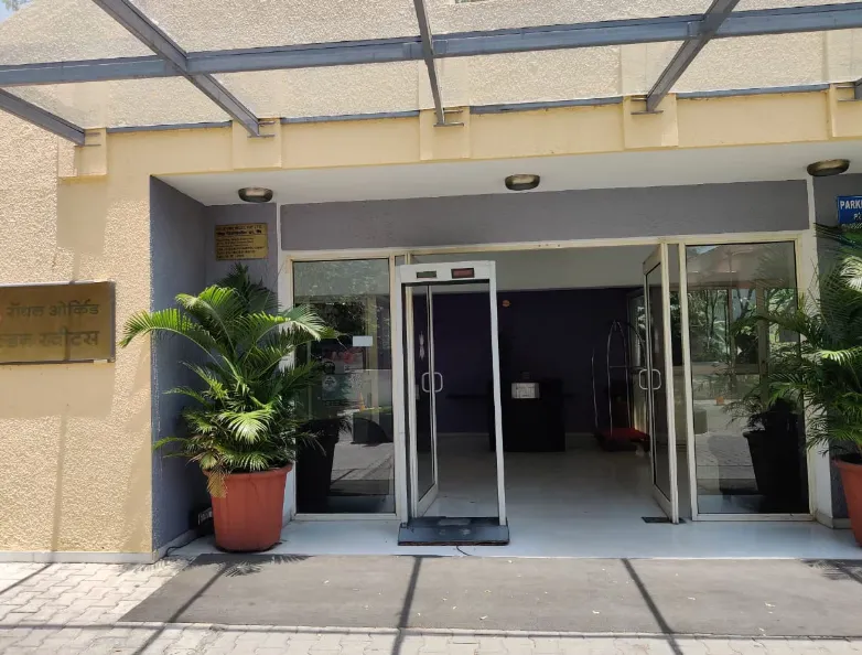 Royal-Orchid-Golden-Suite-Pune-entrance