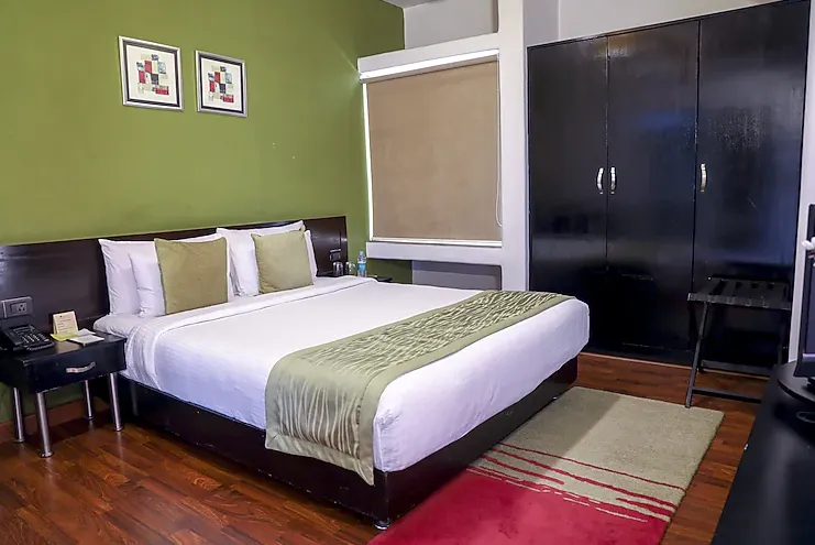 Royal-Orchid-Golden-Suite-Pune-executive-suite-with-balcony