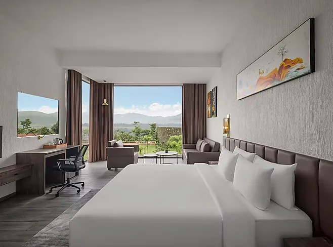 The-Fern-Heaven-on-The-Hills-winter-green-room-kingroom