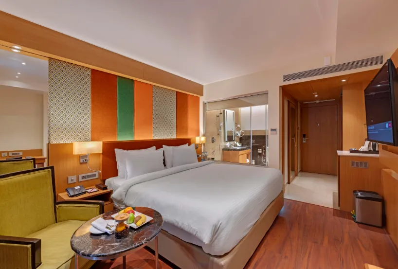 The-Fern-Kolhapur-fern-classic-suite-kingbed