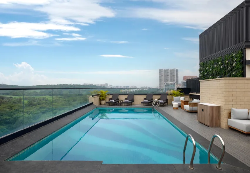 The-Fern-Mumbai-Goregaon-swimmingpool