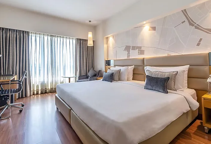 The-Fern-Mumbai-Goregaon-wintergreen-premiumroom-kingbed