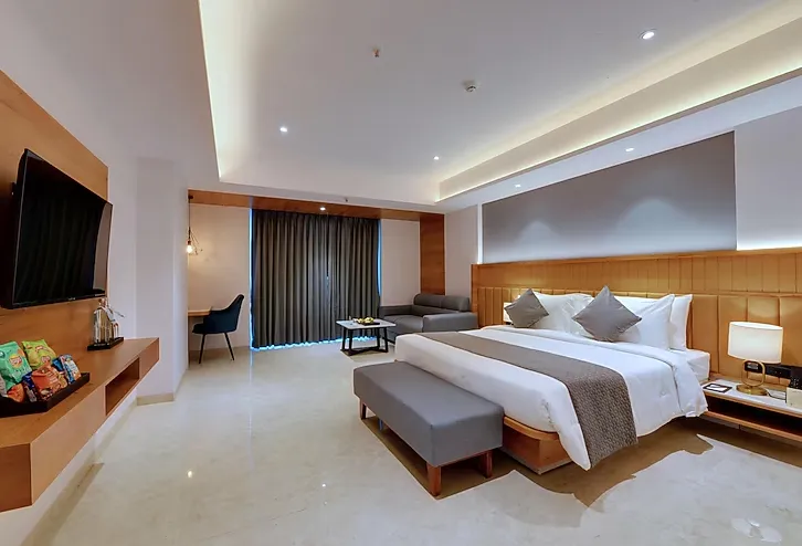 The-Fern-Residency-Bhiwandi-fern-classic-suite-kingbed