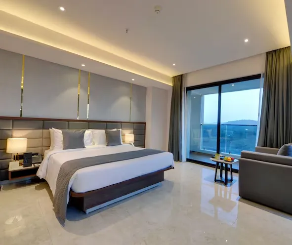 The-Fern-Residency-Bhiwandi-winter-green-premumroom-kingbed