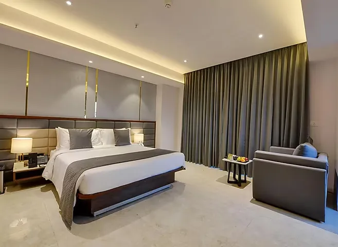 The-Fern-Residency-Bhiwandi-winter-green-room-kingbed