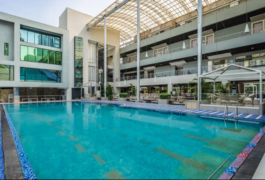 The-Fern-Residency-Chembur-swimmingpool