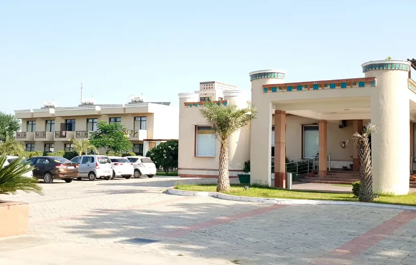 TreeHouse-Sunrise-Resort-Caravan-Park-Neemrana-facade