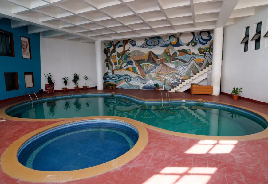 Valley-View-Beacon-Resort-Mahabaleshwar-swimmingpool