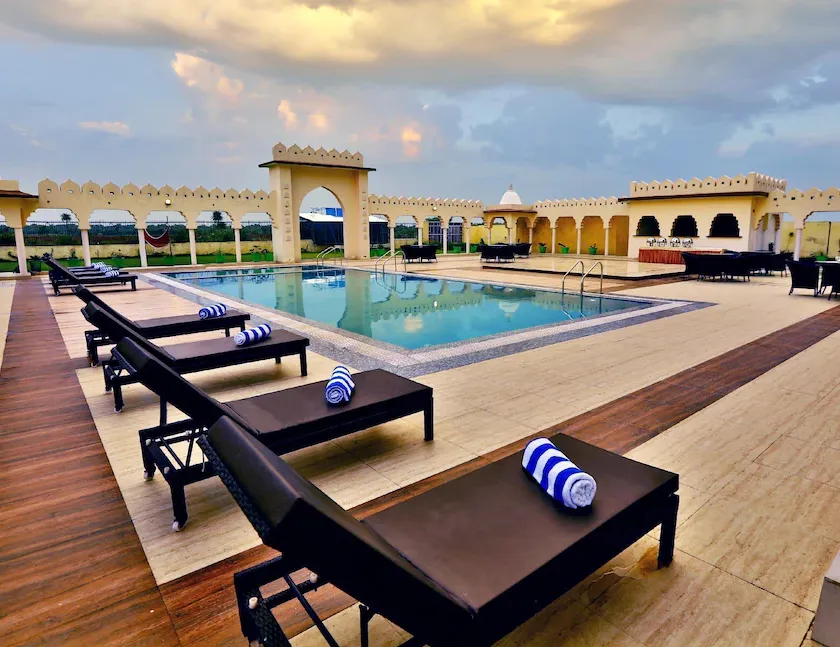 regenta-resort-bharatpur-swimmingpool