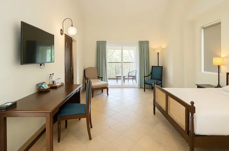 Amritara-Serenity-Salaulim-premium-room-with-balcony