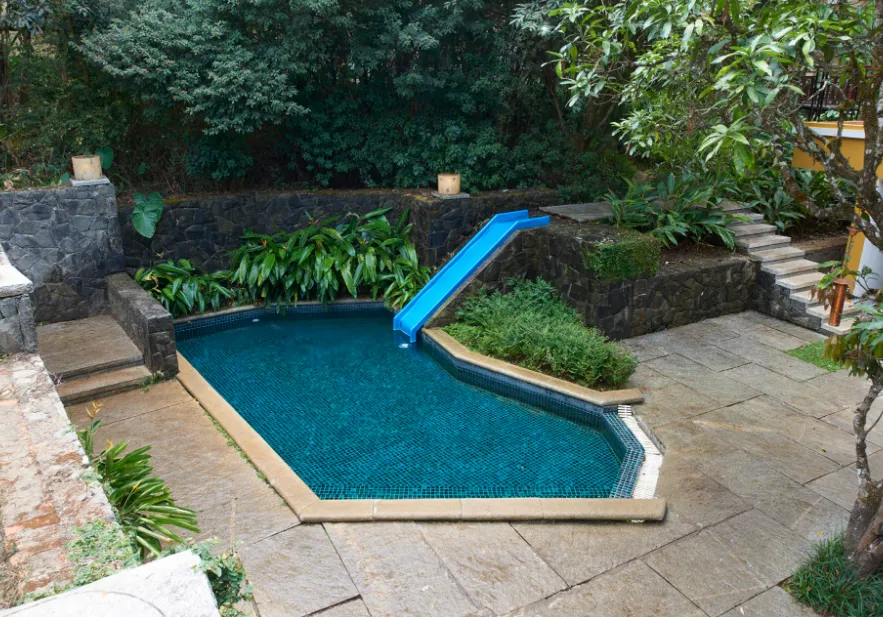 Club-Mahindra-Madikeri-Resort-and-SPA-swimmingpool