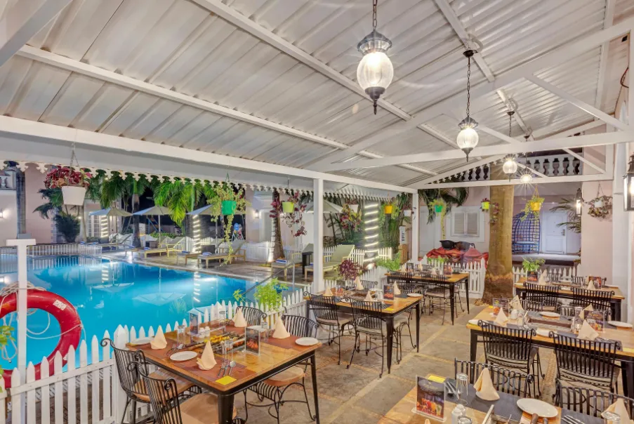 Club-Mahindra-Resort-Emerald-Palms-restaurant