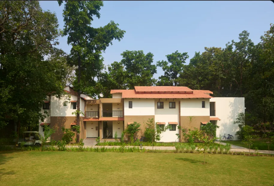 Club-Mahindra-Resort-Kanha-entrance