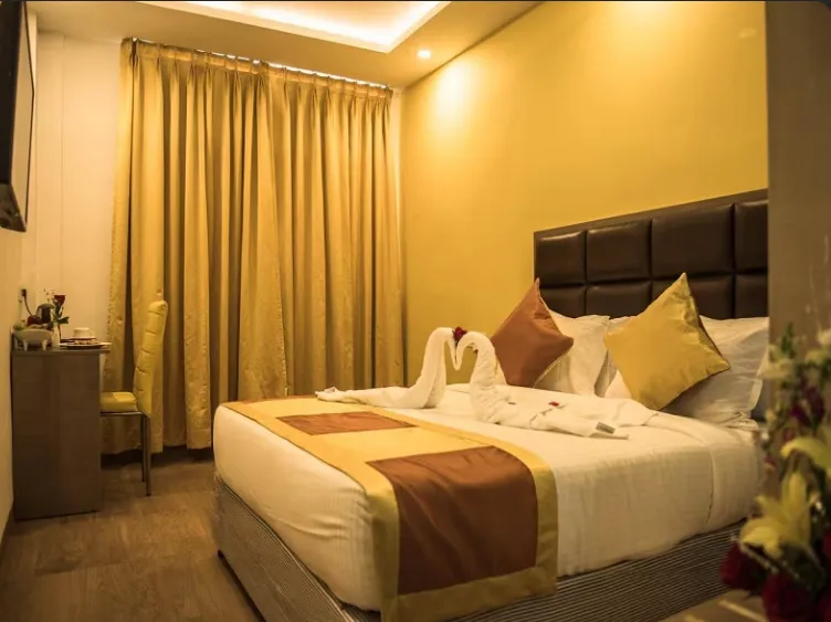 Cosmopolitan-Hotel-Indore-deluxeroom