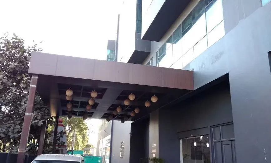 Cosmopolitan-Hotel-Indore-entrance