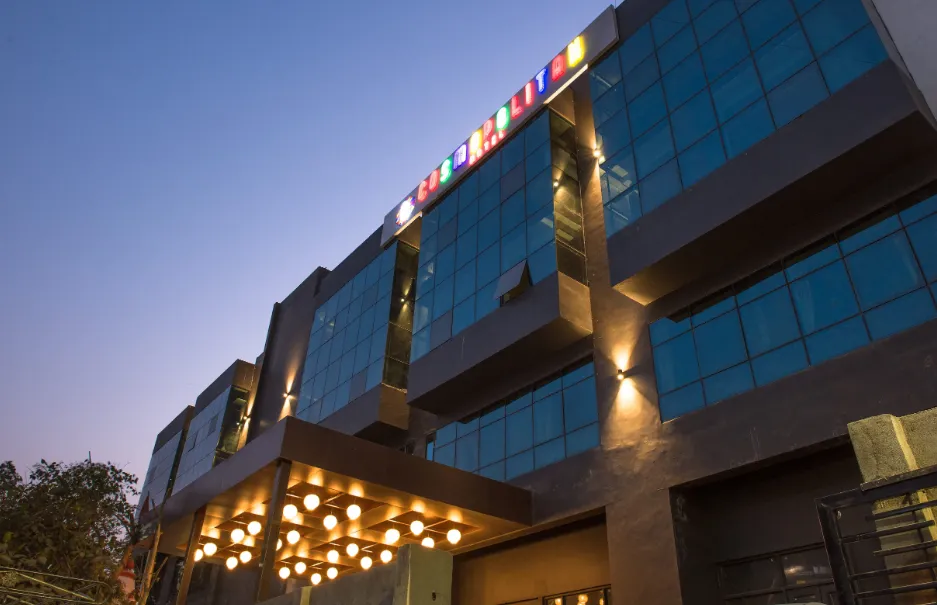 Cosmopolitan-Hotel-Indore-facade