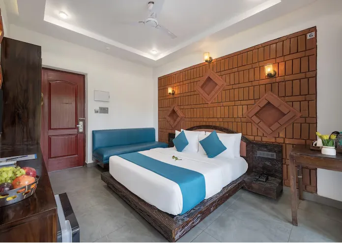 Echor-Kia-A-Boutique-Hotel-Anjuna-Goa-super-deluxe-room-with-balcony