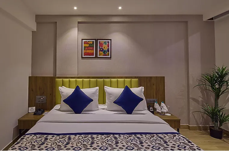 GRAND-CONTINENT-HEBBAL-deluxe-room-doublebed