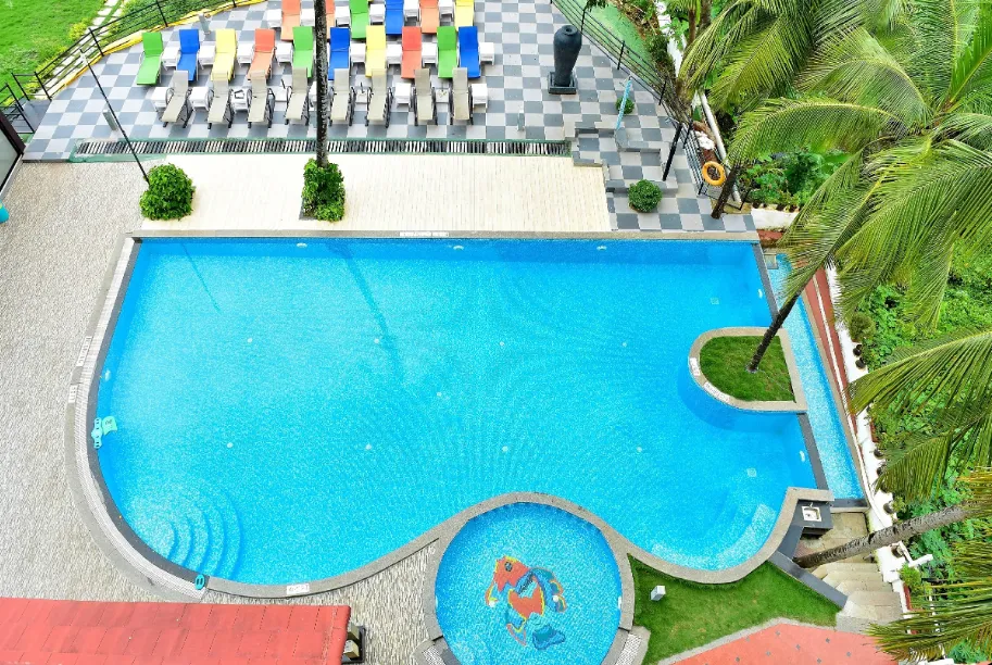 Golden-Tulip-Grand-View-Resort-Candolim-swimmingpool