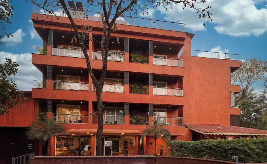 Golden-Tulip-Vagator-facade