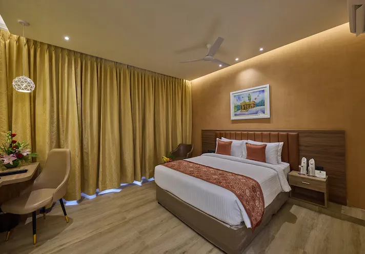 Grand-Continent-Mysore-deluxe-room-queenbed