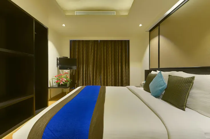 Hotel-Davanam-Sarovar-Portico-deluxe-suite-doublebed