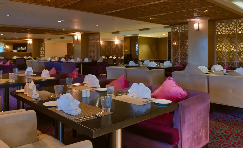 Hotel-Davanam-Sarovar-Portico-restaurant