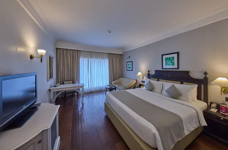 Hotel-Royal-Orchid-Bangalore-deluxe-king