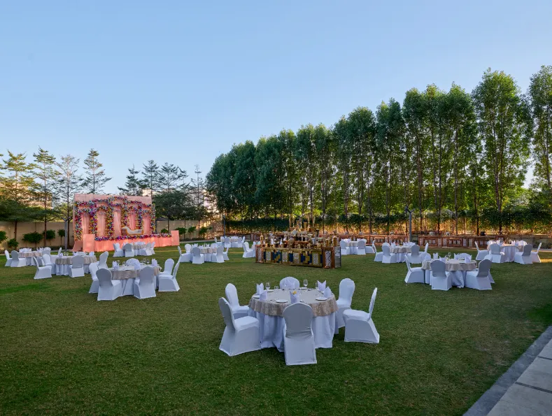 Hotel-Tulip-Inn-Bhopal-garden