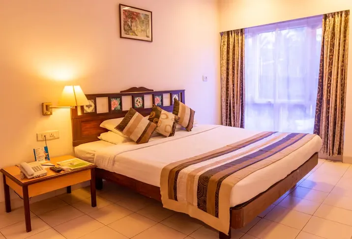 La-Paz-Gardens-Beacon-standard-room