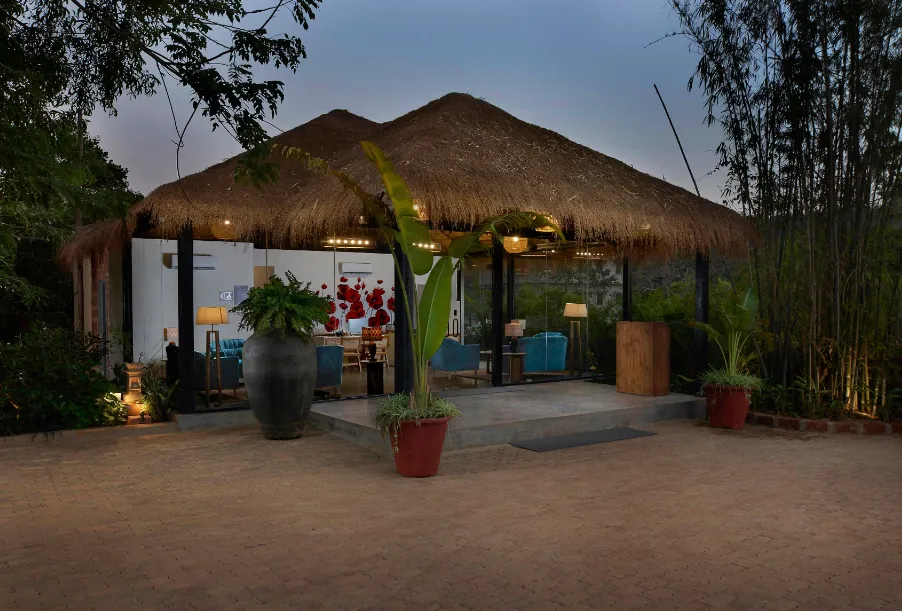 LaRiSa-Resort-Spa-entrance