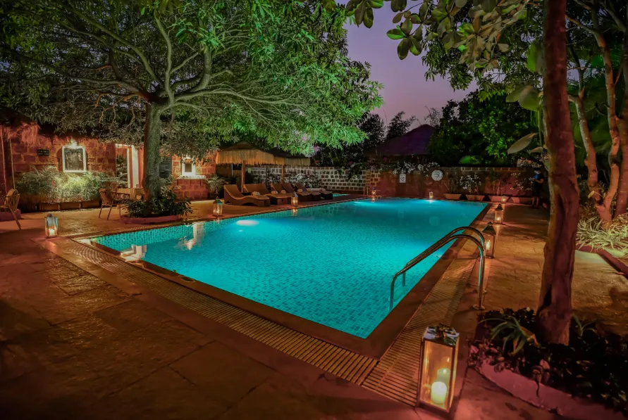 LaRiSa-Resort-Spa-swimmingpool