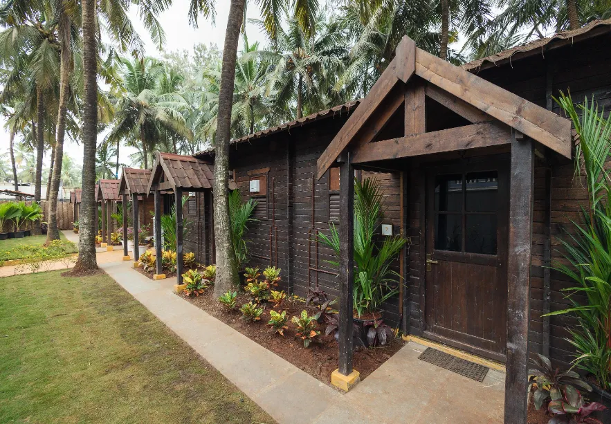 LaRiSa-Resort-morjim-facade