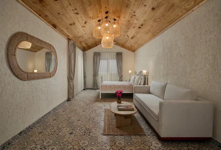 LaRiSa-Resort-morjim-junior-suite