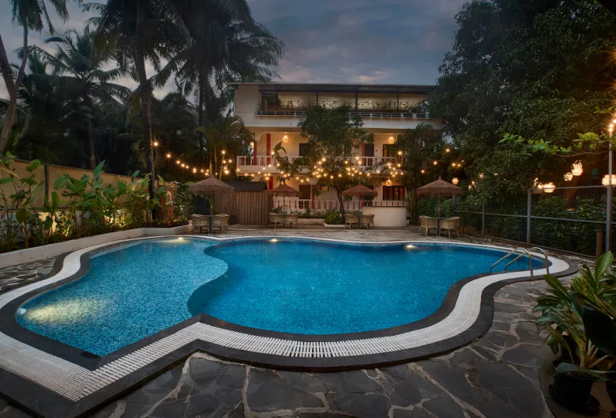 LaRiSa-Resort-morjim-swimmingpool