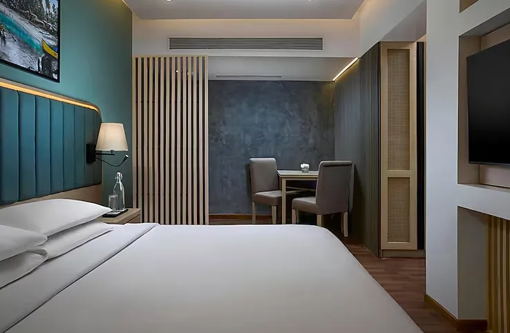 Park-Inn-by-Radisson-Goa-Candolim-junior-suite-poolview