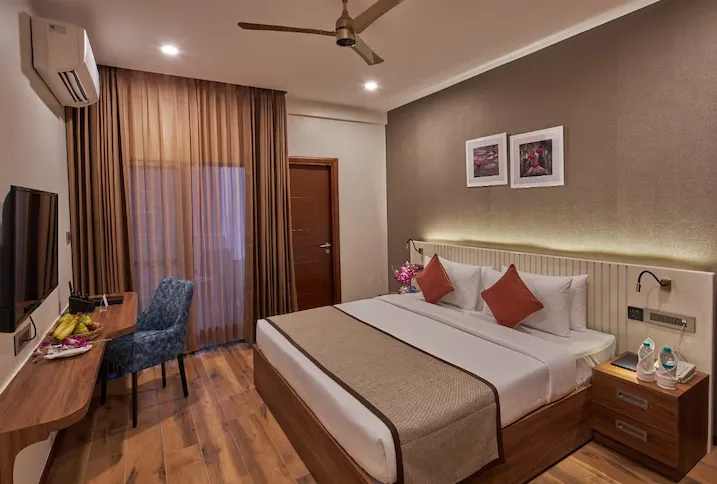 Regenta-Inn-Grand-ORR-deluxekingroom