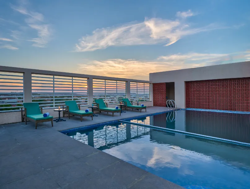 Regenta-Place-Gwalior-swimmingpool