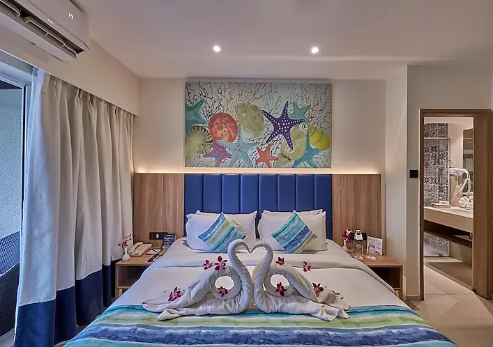 Royal-Orchid-Beach-Resort-clubroom