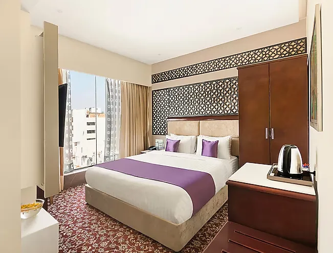 Sarovar-Portico-Indore-superior-room-kingbed