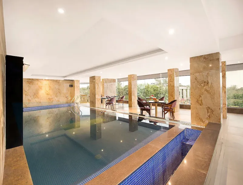 Sarovar-Portico-Indore-swimmingpool