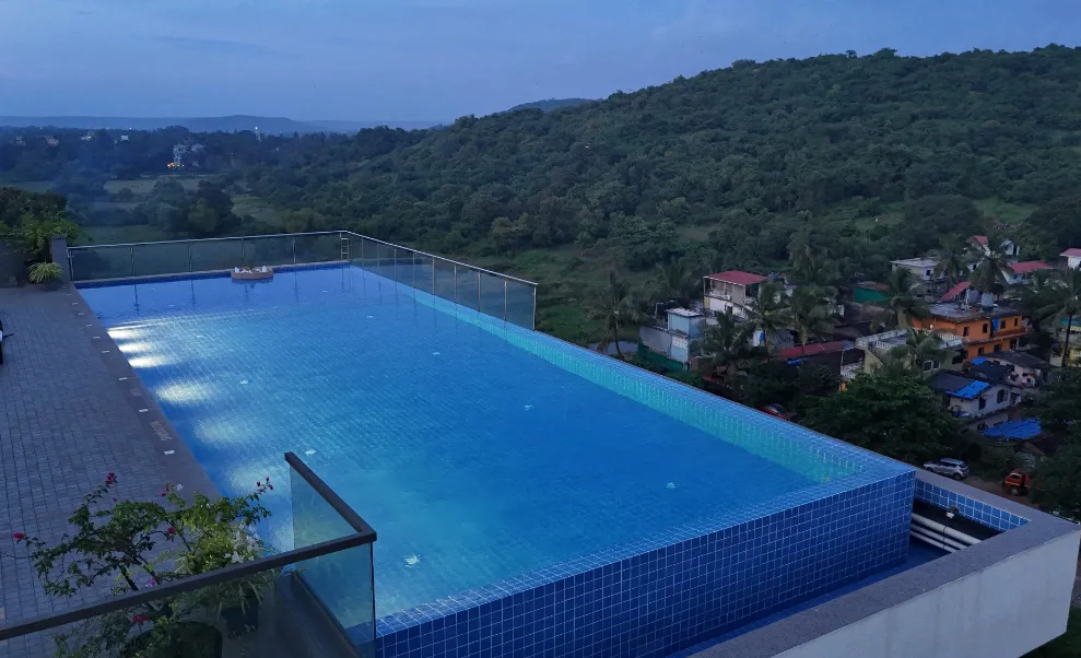 The-Fern-Habitat-Goa-Candolim-swimmingpool
