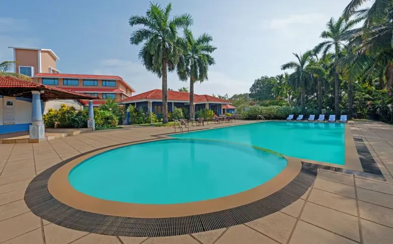 The-Fern-Kesarval-Hotel-&-Spa-Verna-swimmingpool