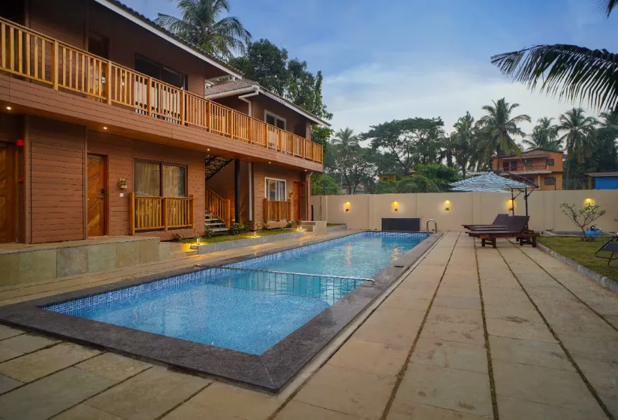 TreeHouse-MARS-Beach-Cottages-swimmingpool