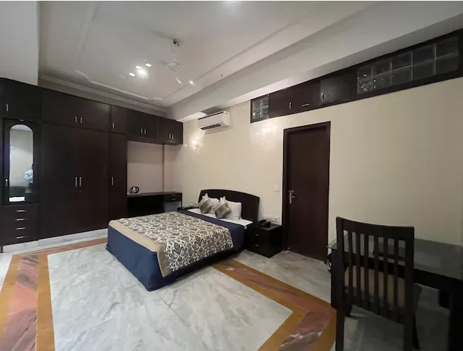 TreeHouse-Narmade-deluxe-room