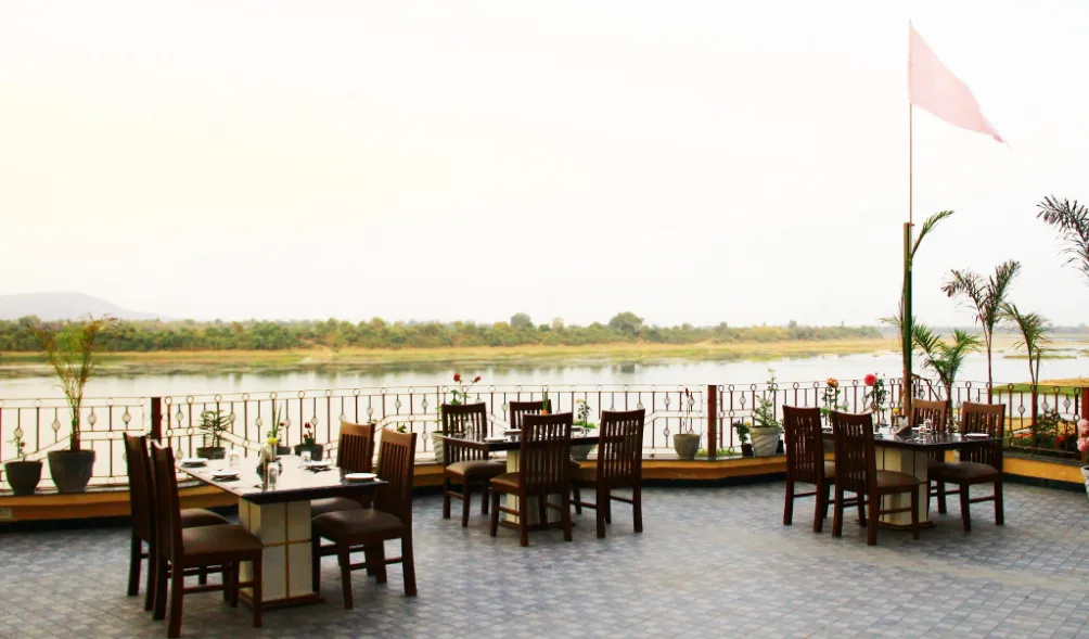 TreeHouse-Narmade-restaurant