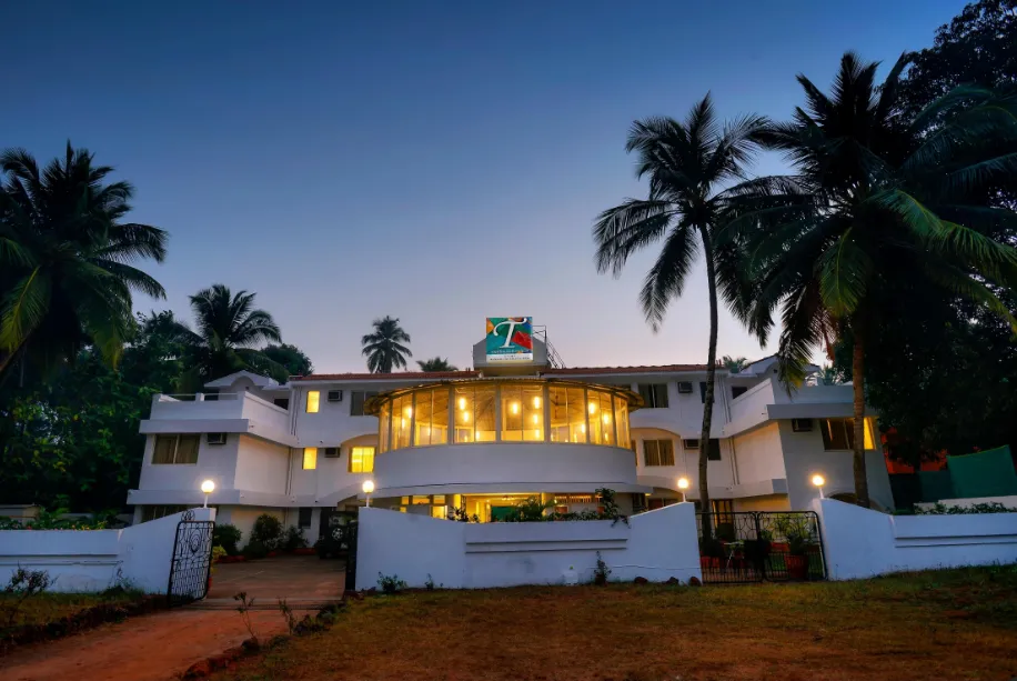 TreeHouse-Stamp-facade